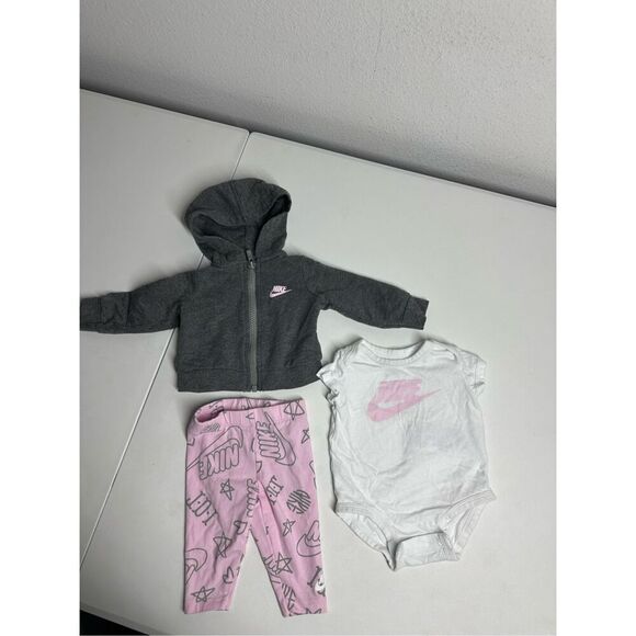 Nike Three-Piece Baby Set Bodysuit Pants Hooded Jacket Size 3M Cotton Blend - Picture 1 of 13